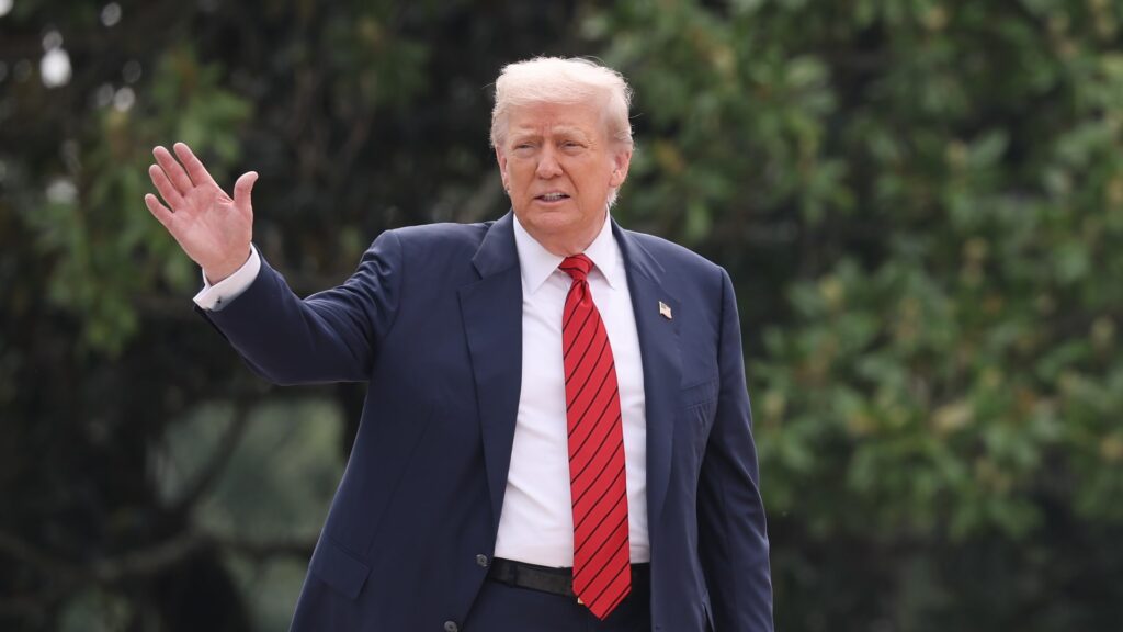 Trump signs order allowing alternative assets like cryptocurrencies, private equity in 401(k)s Trump signs order allowing alternative assets like cryptocurrencies, private equity in 401(k)s